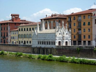»Ponte Solferino« in Pisa mit Kapelle